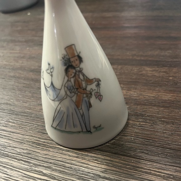 Mid century vintage porcelain wedding bell perfect for something old - Picture 6 of 6